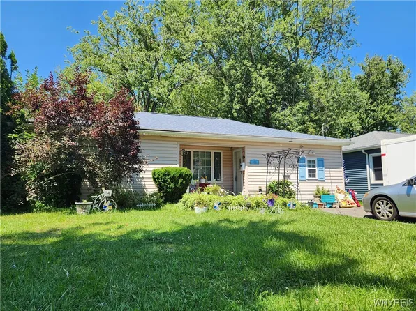 526 E Stenzil St, North Tonawanda, NY 14120