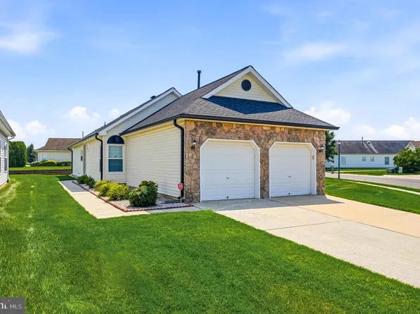 14 Spring Ln, Edgewater Park, NJ 08010