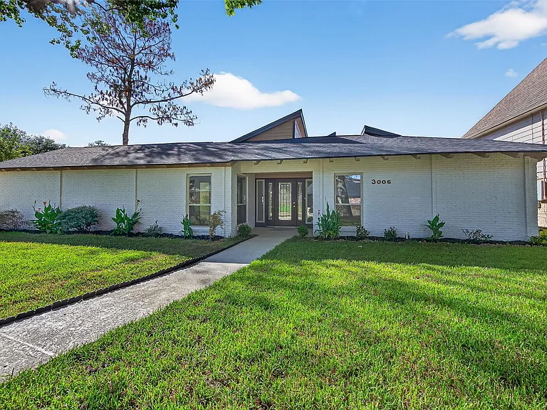 3006 Golden Hills Ln — Photo 4