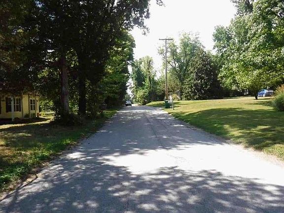 Exterior Neighborhood (street photo)