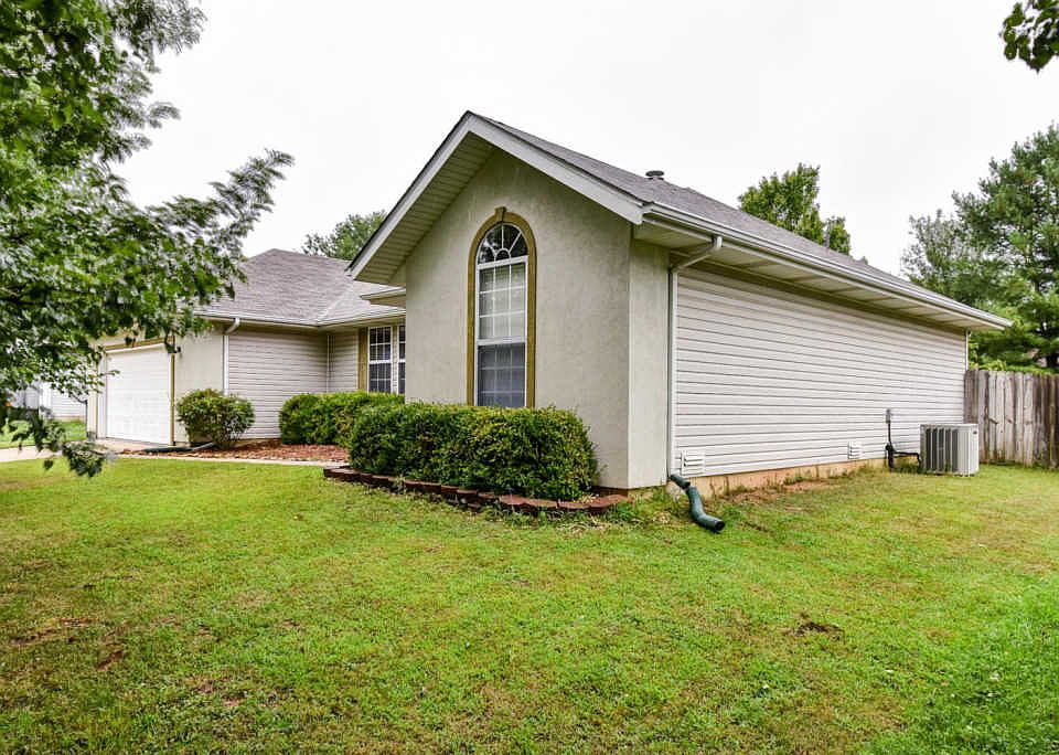 1st image of 702 S Sunmeadow Dr
