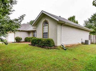 702 S Sunmeadow Dr, Strafford, MO 65757