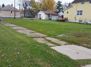 412 W 26th St, Hibbing, MN 55746