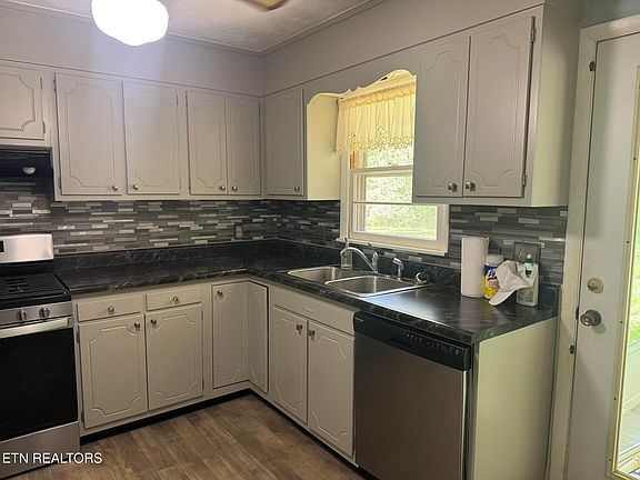 3rd image of 664 Sparta Dr