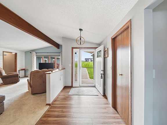 4th image of 347 Moser Dr