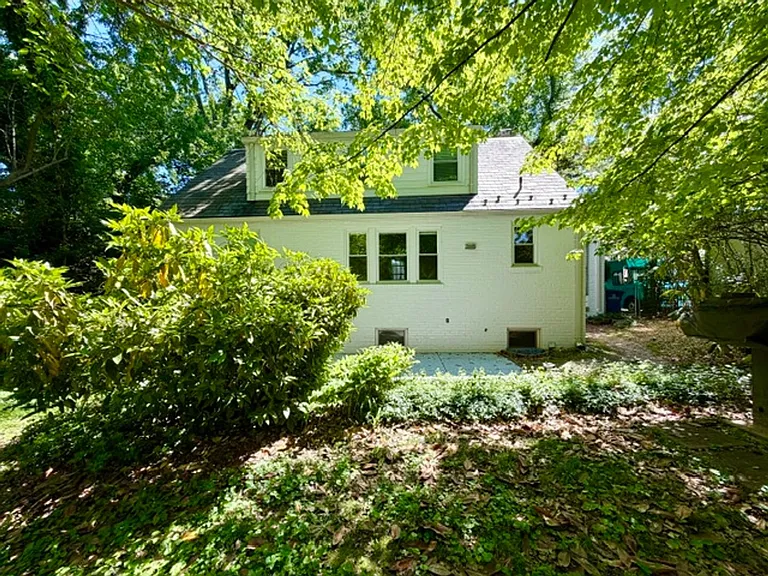 811 Forest Glen Rd — Photo 44