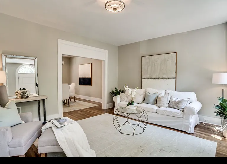220 Adams St NE — Photo 3