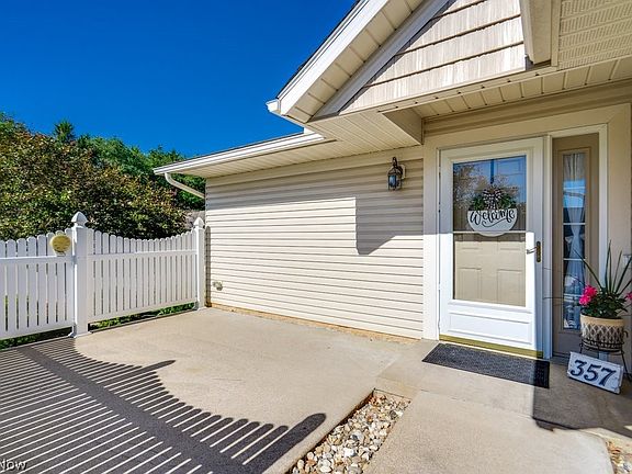4th image of 357 Woodbury Cir