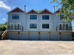 2901 University Dr #F, Lawrence, KS 66049