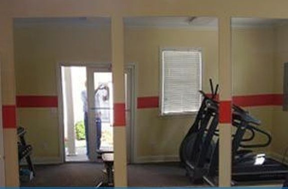 Weight room w/equipment 