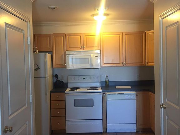 Kitchen with full appliances