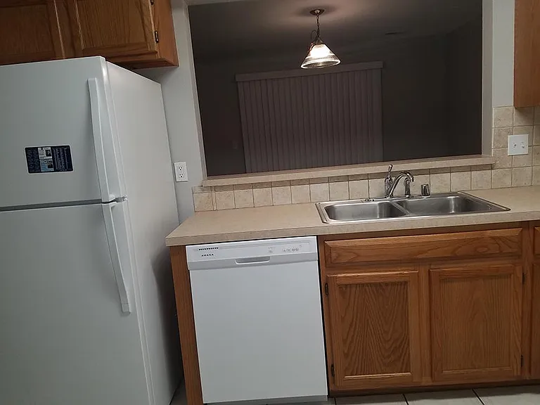 509 Lancaster Ct — Photo 5