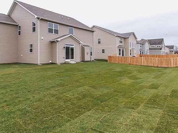 Located on 0027 in The Oaks At Churchill Club in Oswego, IL