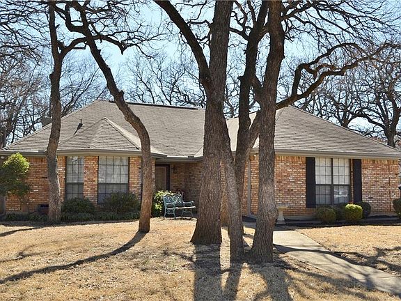 2nd image of 900 Wood Hollow Ln