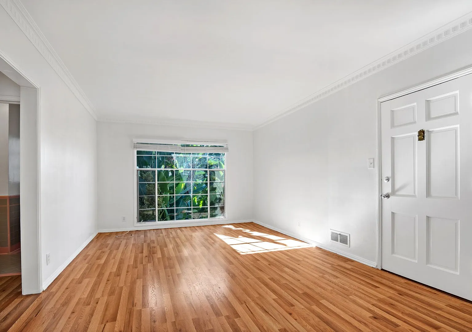 651 Midvale Ave — Photo 4