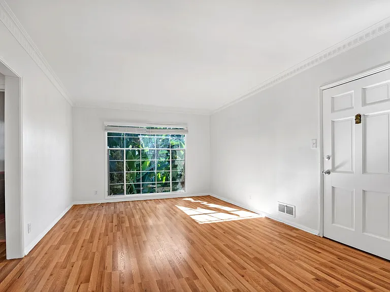 651 Midvale Ave — Photo 4