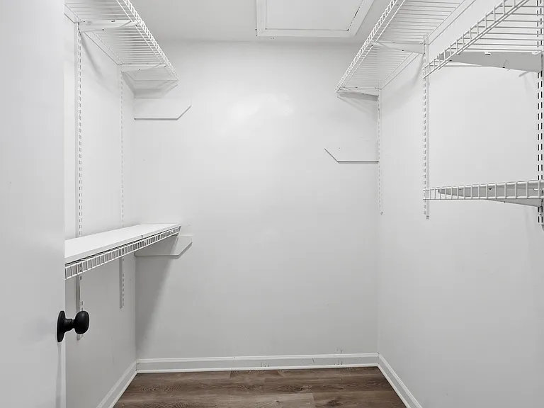 106 Sterling Ct — Photo 14