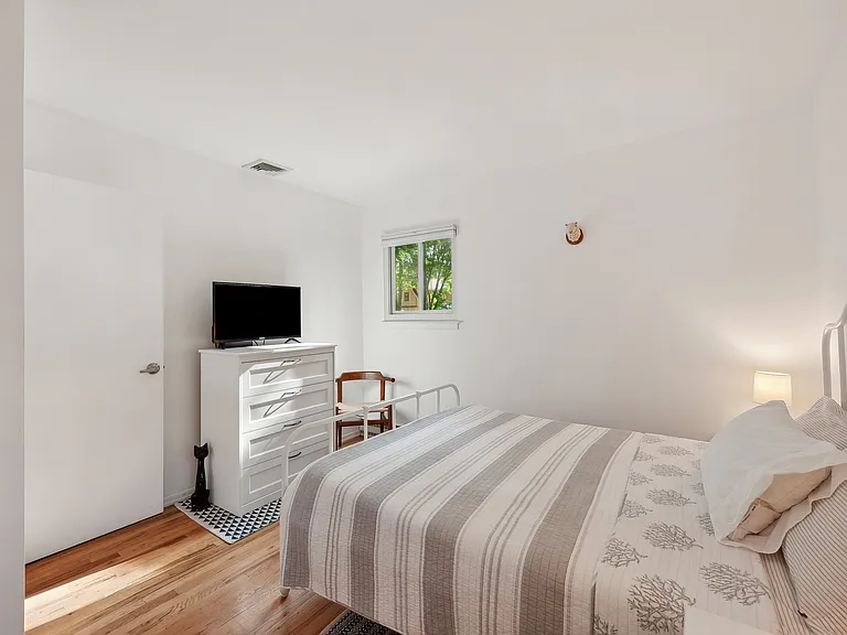 230 Norfolk Dr — Photo 17