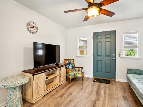 1511 Beach Dr SE, Saint Petersburg, FL 33701