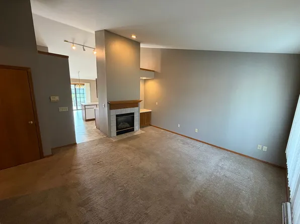 514/516 Pheasant Drive, 514 Pheasant Dr #516, New London, WI 54961