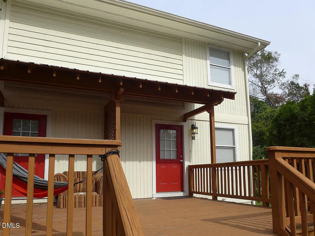2 bed, 1.5 bath, 900 sqft, $1,845 — Photo 1