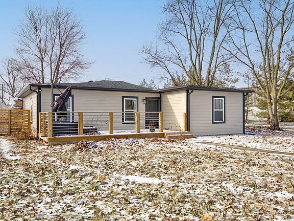 3rd image of 1402 Mary Dr