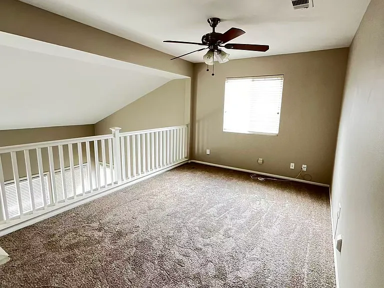 351 Jessica Ln — Photo 7