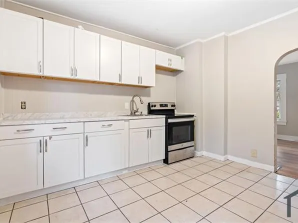 14 C St, Whitinsville, MA