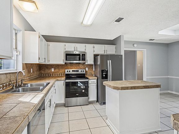5th image of 2347 Biron St