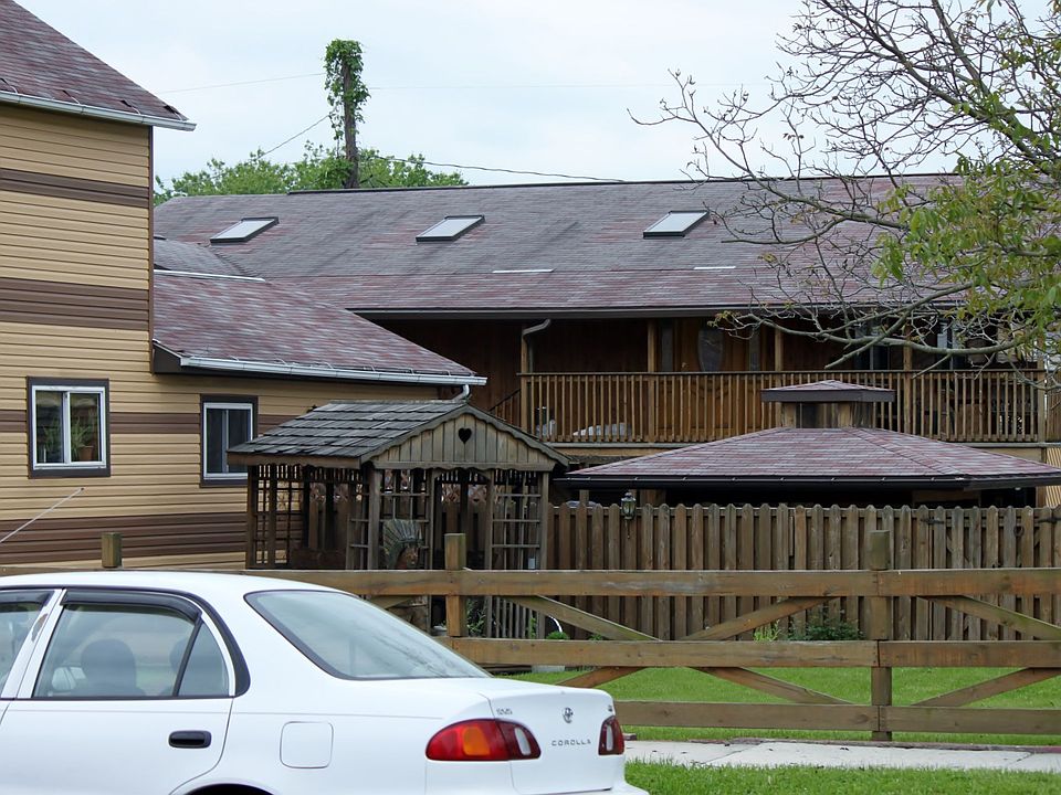 2 houses with big yard