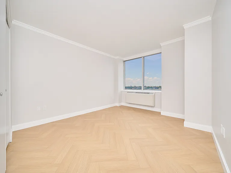 160 Riverside Blvd #25A — Photo 20