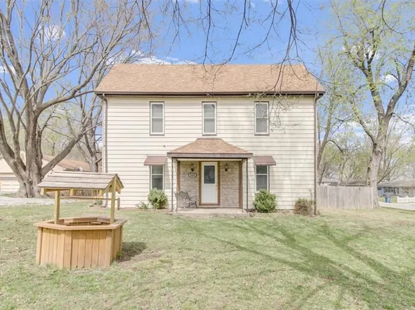 903 W Main St, Odessa, MO 64076