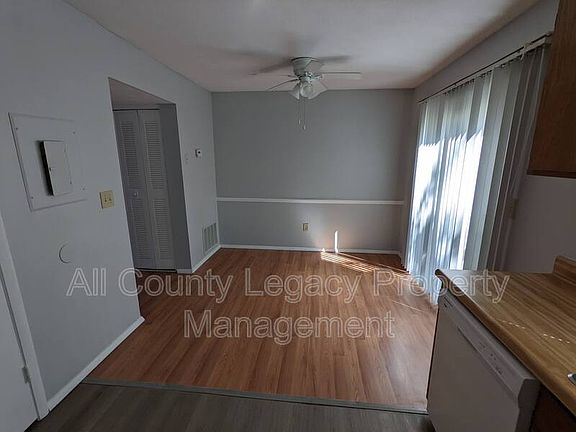 5th image of 2881 Spruce Cir