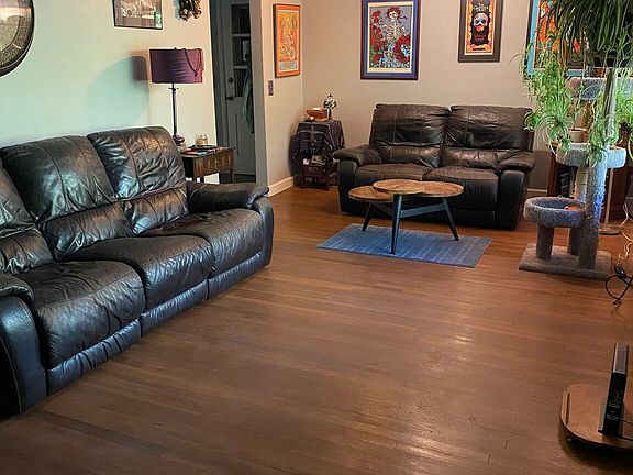 3rd image of 551 Lakeview Dr