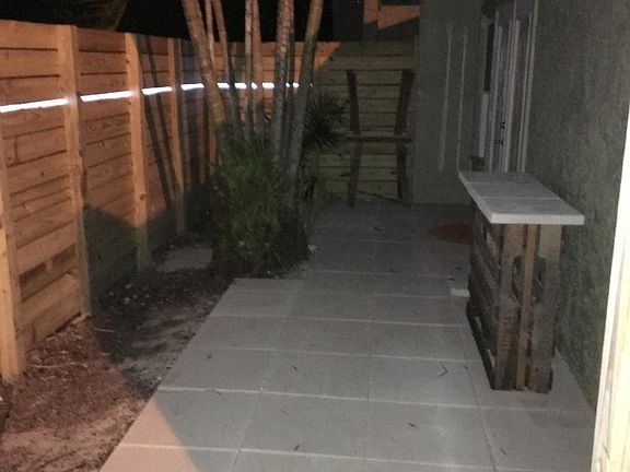 4th image of 410 SE 13th St APT 3