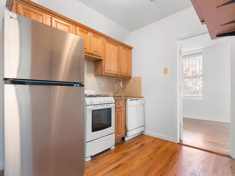 734 Adams St #1B — Photo 7