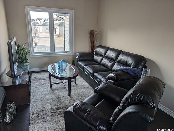 4th image of 118 Hampton Cir W #32
