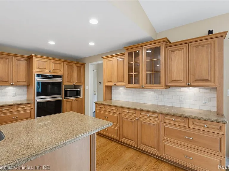 1688 Northlawn Blvd — Photo 17