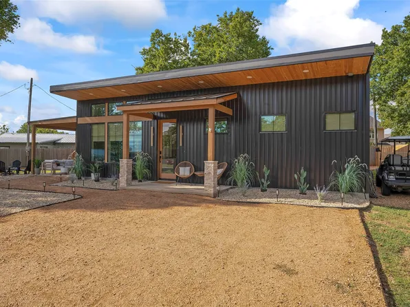 118 Bayside Cir, Gainesville, TX 76240