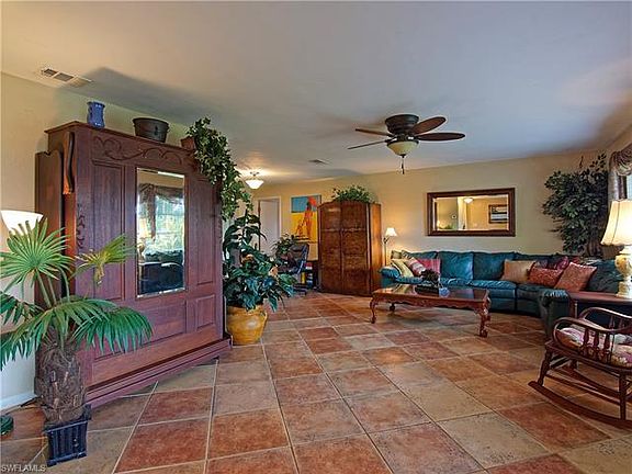 3rd image of 393 Parkway Ct
