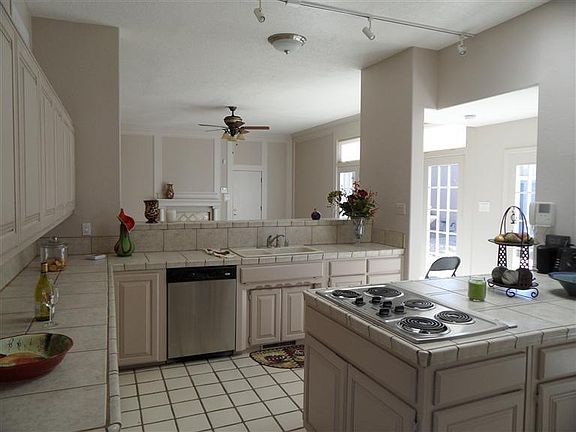5th image of 9505 Tanoan Dr NE