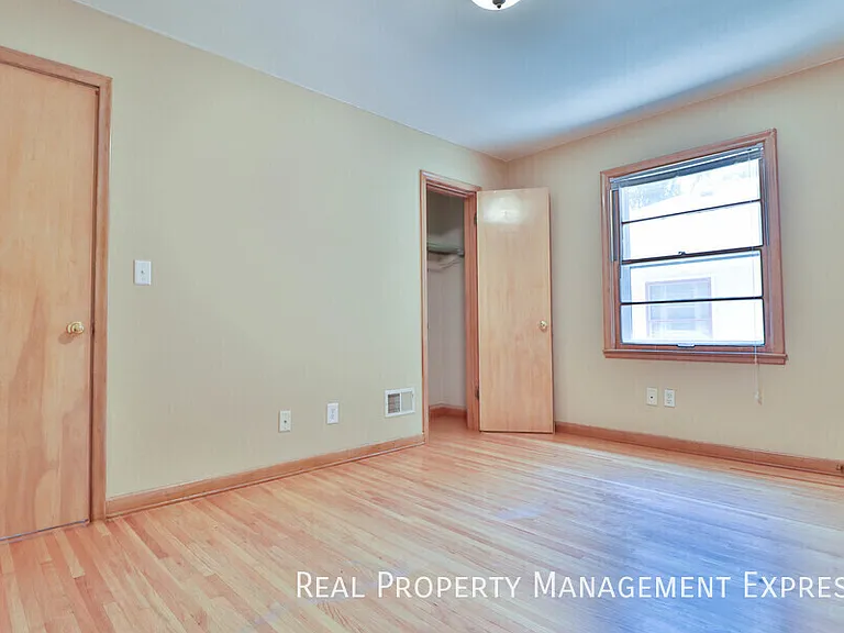 1904 S Hawthorne Ave — Photo 17