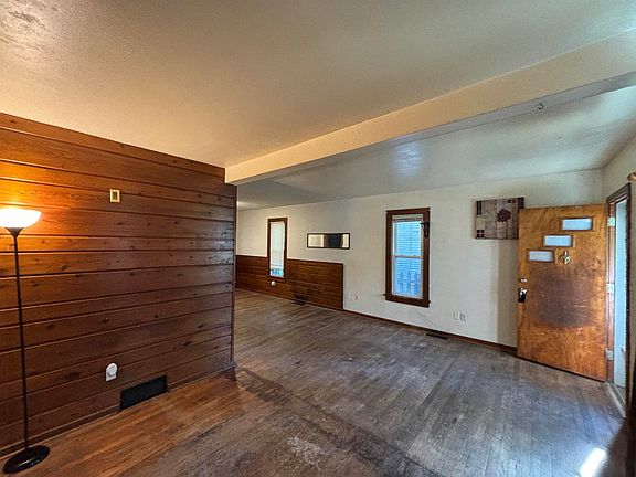 5th image of 1422 Benton St