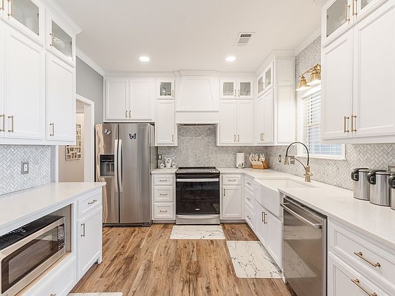 5th image of 171 Labrador Trl