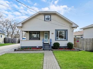 1054 Pearl St, Aurora, IL 60505