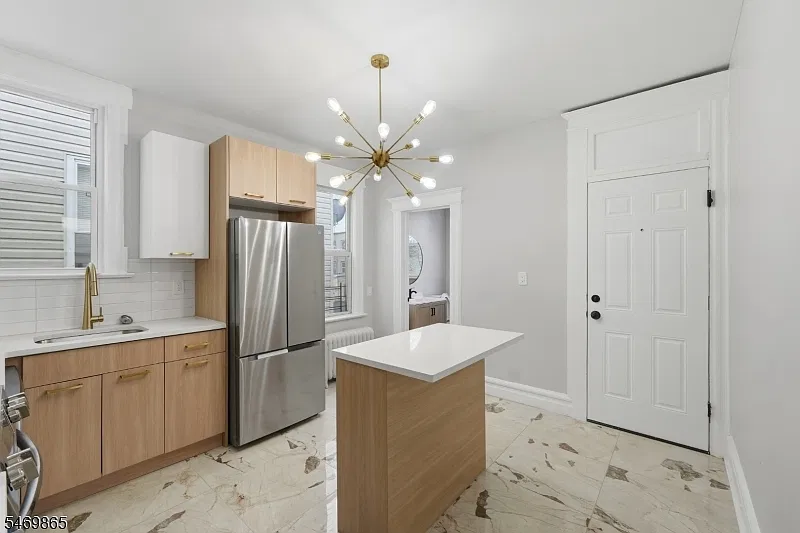 3 bed, 1.5 bath, $2,850 — Photo 2