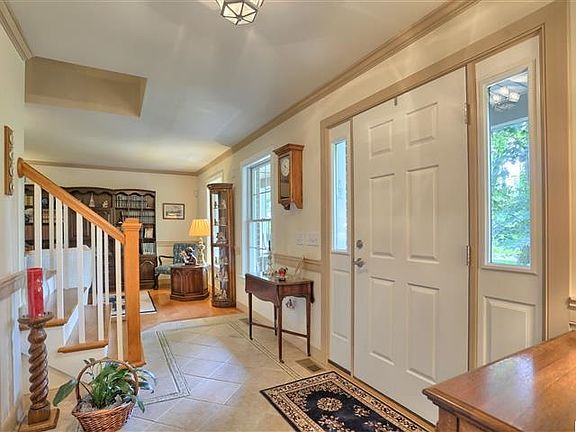 3rd image of 209 Meadow Trl