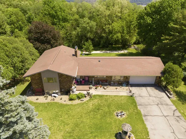 607 Acre St, Guttenberg, IA 52052