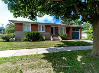 131 W Deane Park Dr, Toronto, ON M9B 2S6