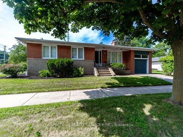 131 W Deane Park Dr, Toronto, ON M9B 2S6